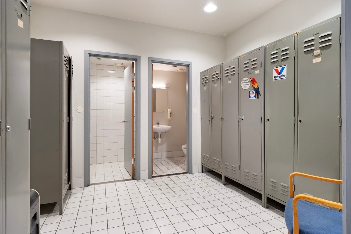 Garderobar for sjåfører og tilsette Galleribilde