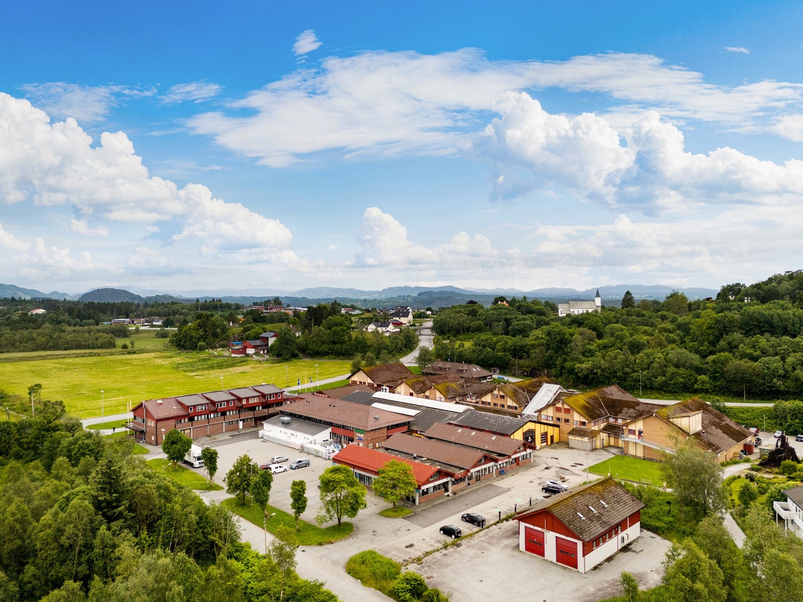 Oversiktsbilde Lindås Nærsenter Galleribilde