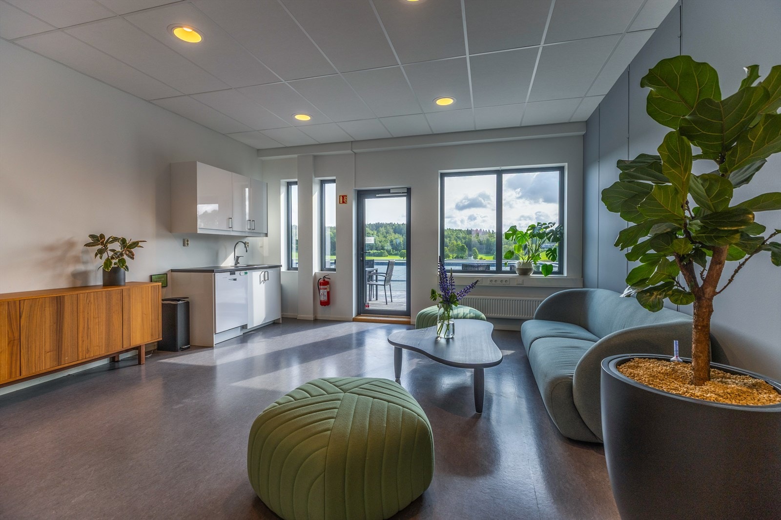 Minikjøkken ved utg. terrasse Galleribilde