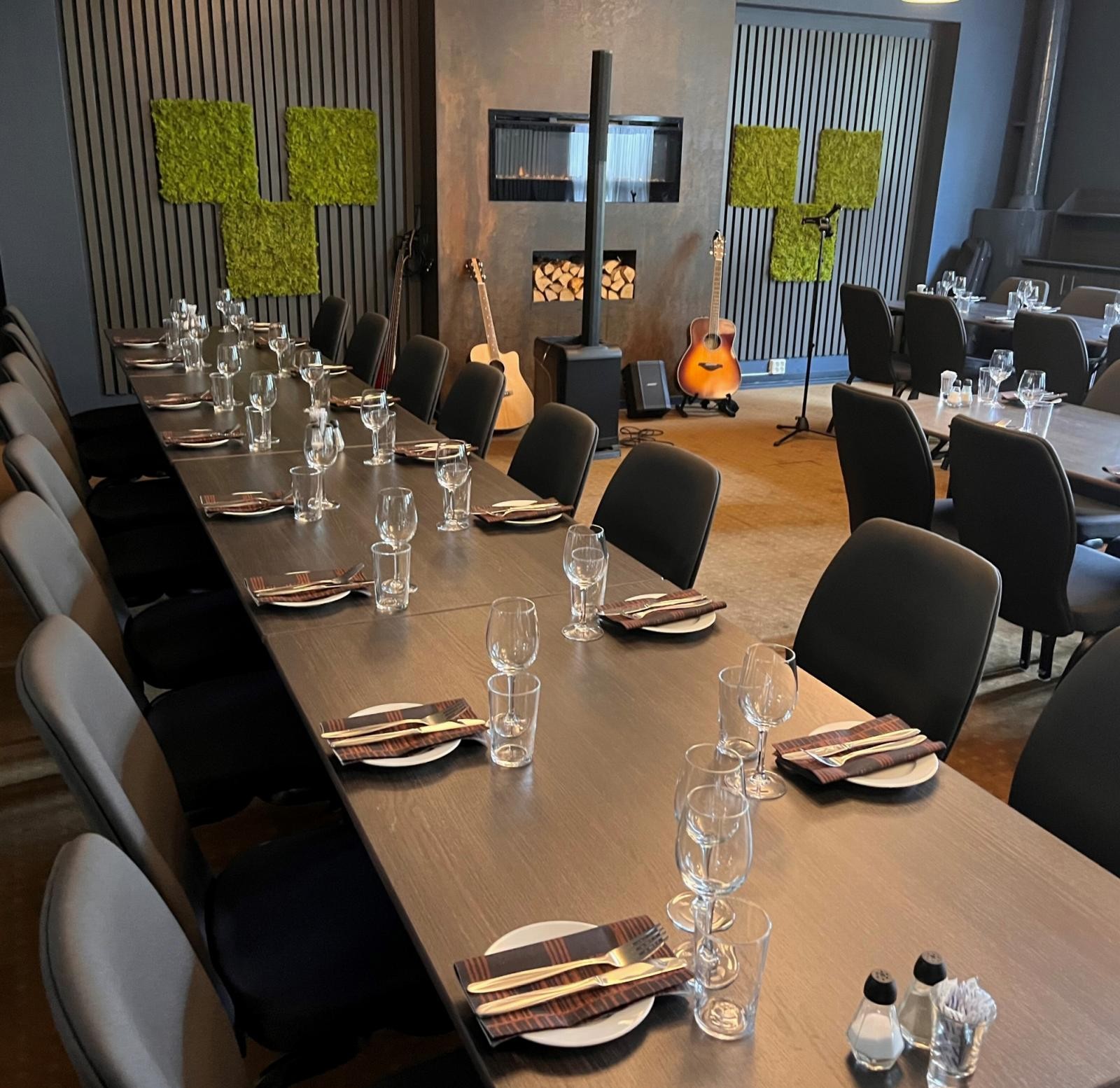 Oppdekking restaurant. Galleribilde