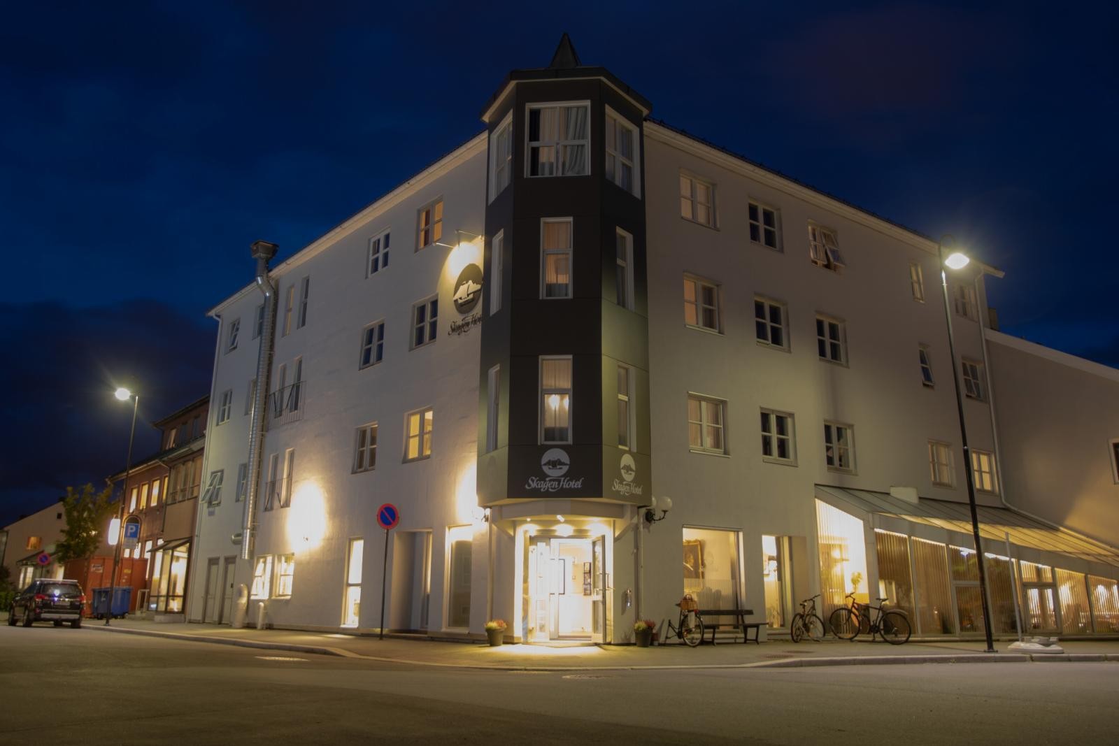 Fasadebilde kveld. Galleribilde