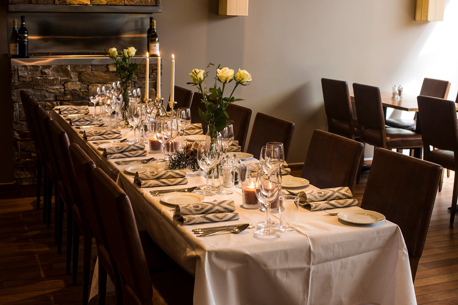 Oppdekking til fest. Galleribilde