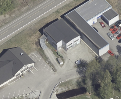 Romslig tomt, strategisk plassert ved hovedvei og gode parkeringsmuligheter Galleribilde