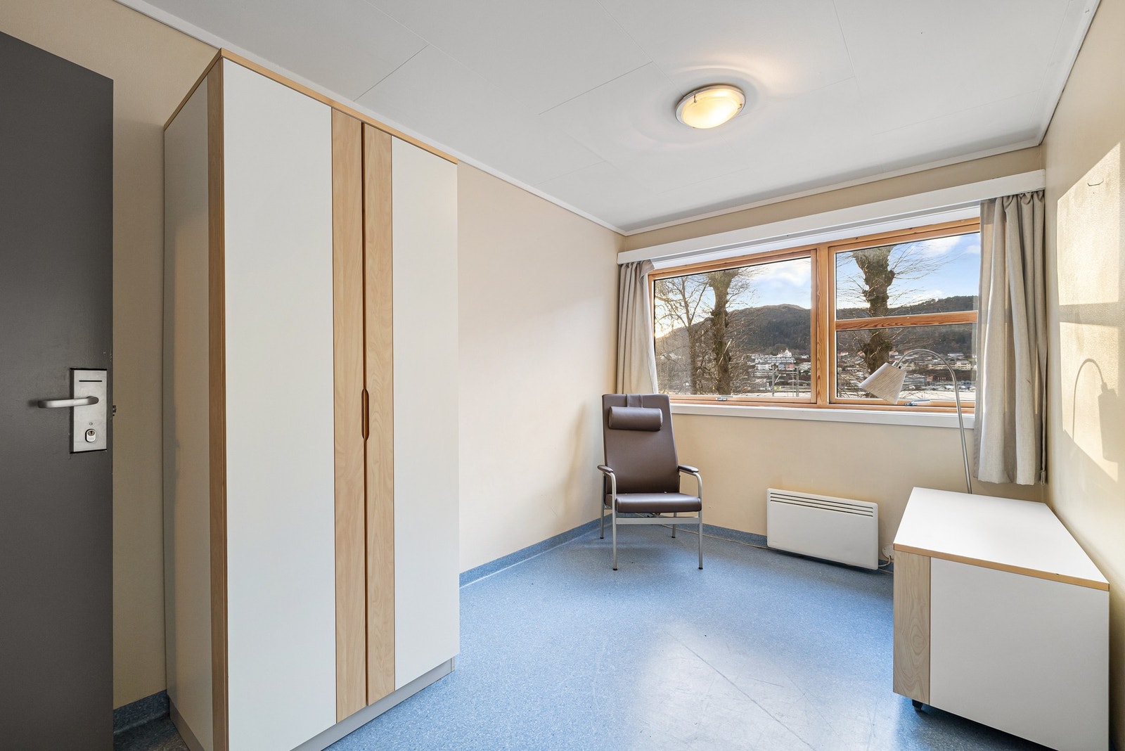 Utsnitt av det ene hybelrommet i 1. etasje. Galleribilde