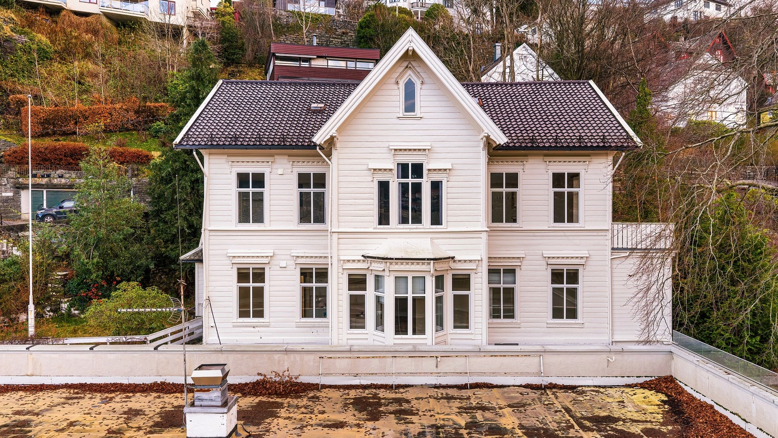 Nubbebakken 1 er en ærverdig villa med et samlet areal på 505 m² BRA. Bygget ble oppført i ca. 1870. Galleribilde