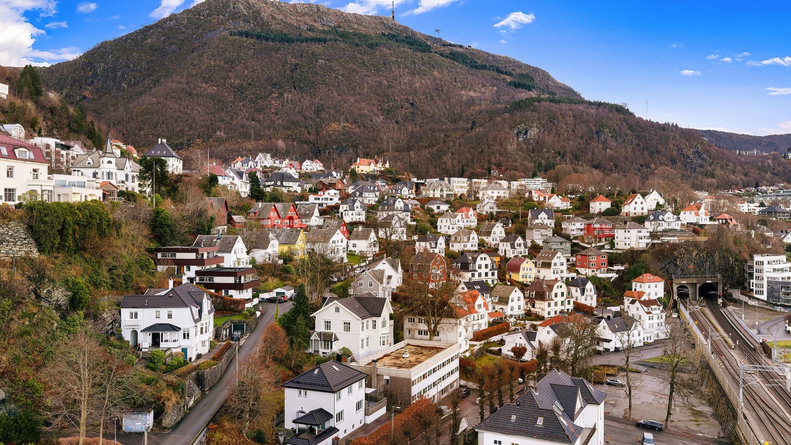 Eiendommen har en sentral beliggenhet på Kalfaret. Galleribilde