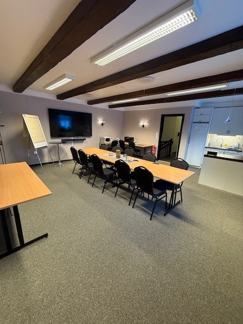 Møterom med god plass og tilknyttet tekjøkken Galleribilde