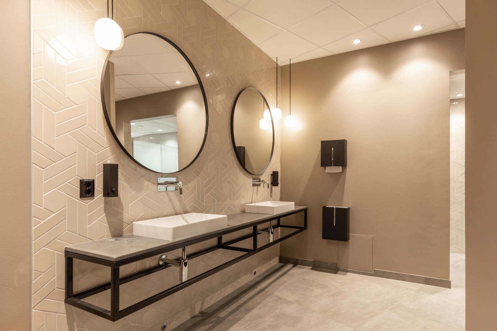 Flotte kvaliteter på fellesområder knyttet til garderobe og dusj Galleribilde