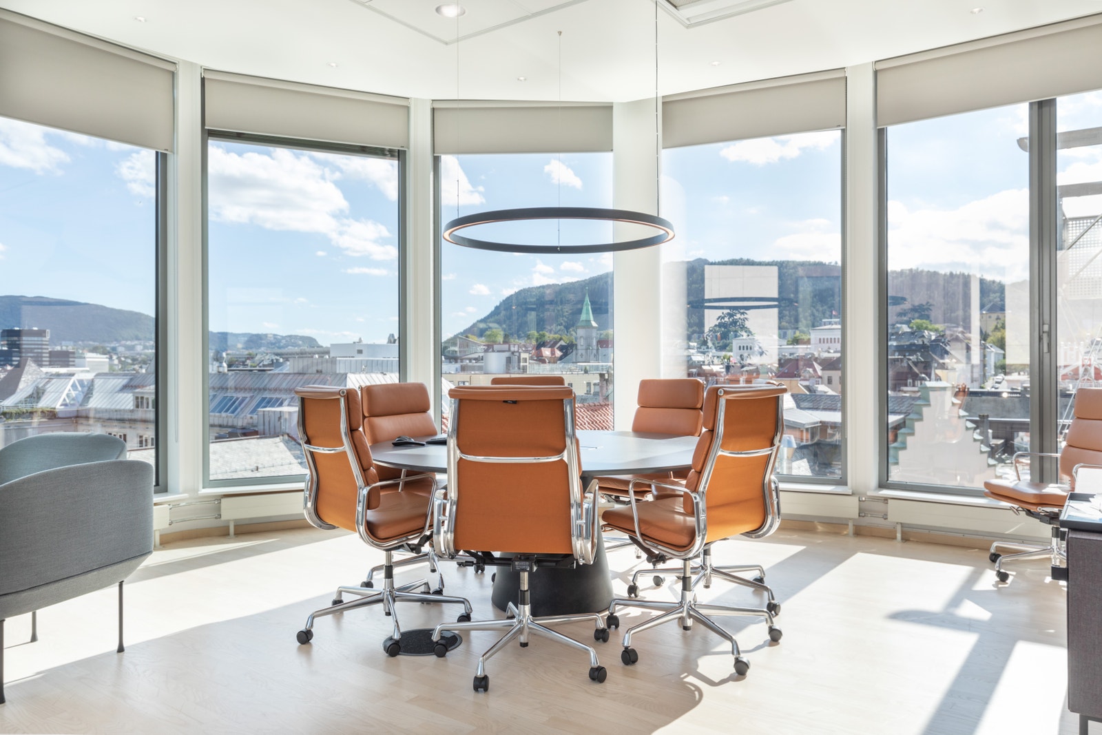 Nydelig lysinnslipp og utsikt, her fra 8. etasje. Galleribilde