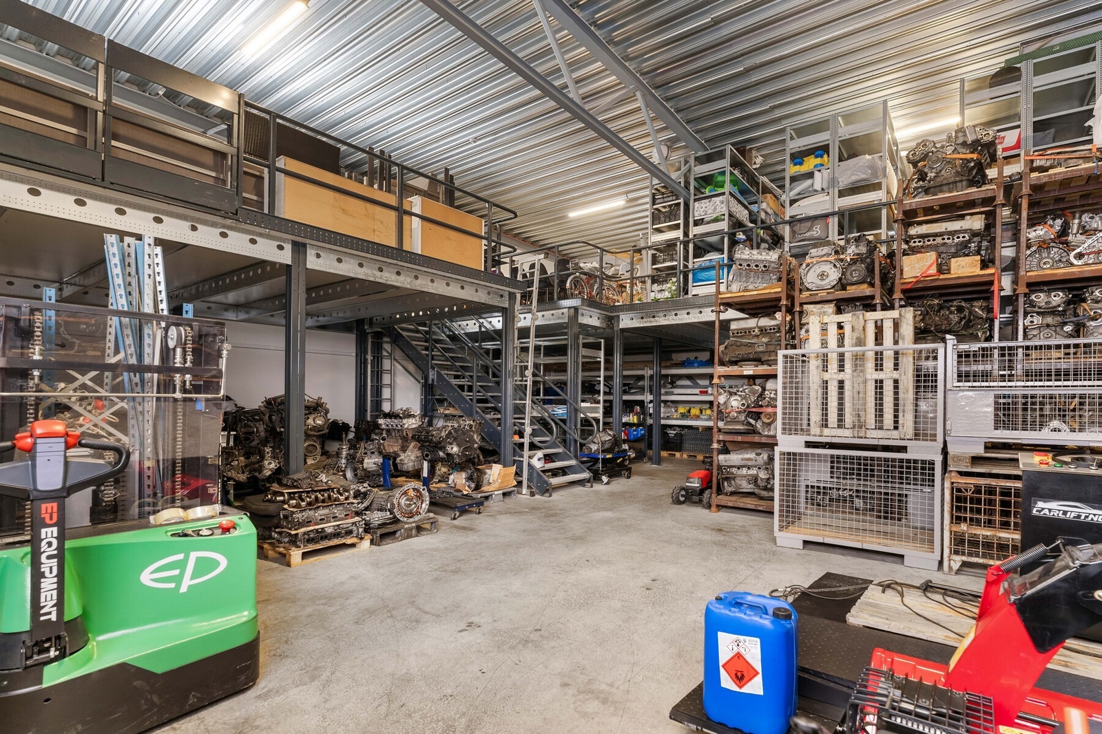 Seksjonene har sluk og oljeutskiller. Galleribilde