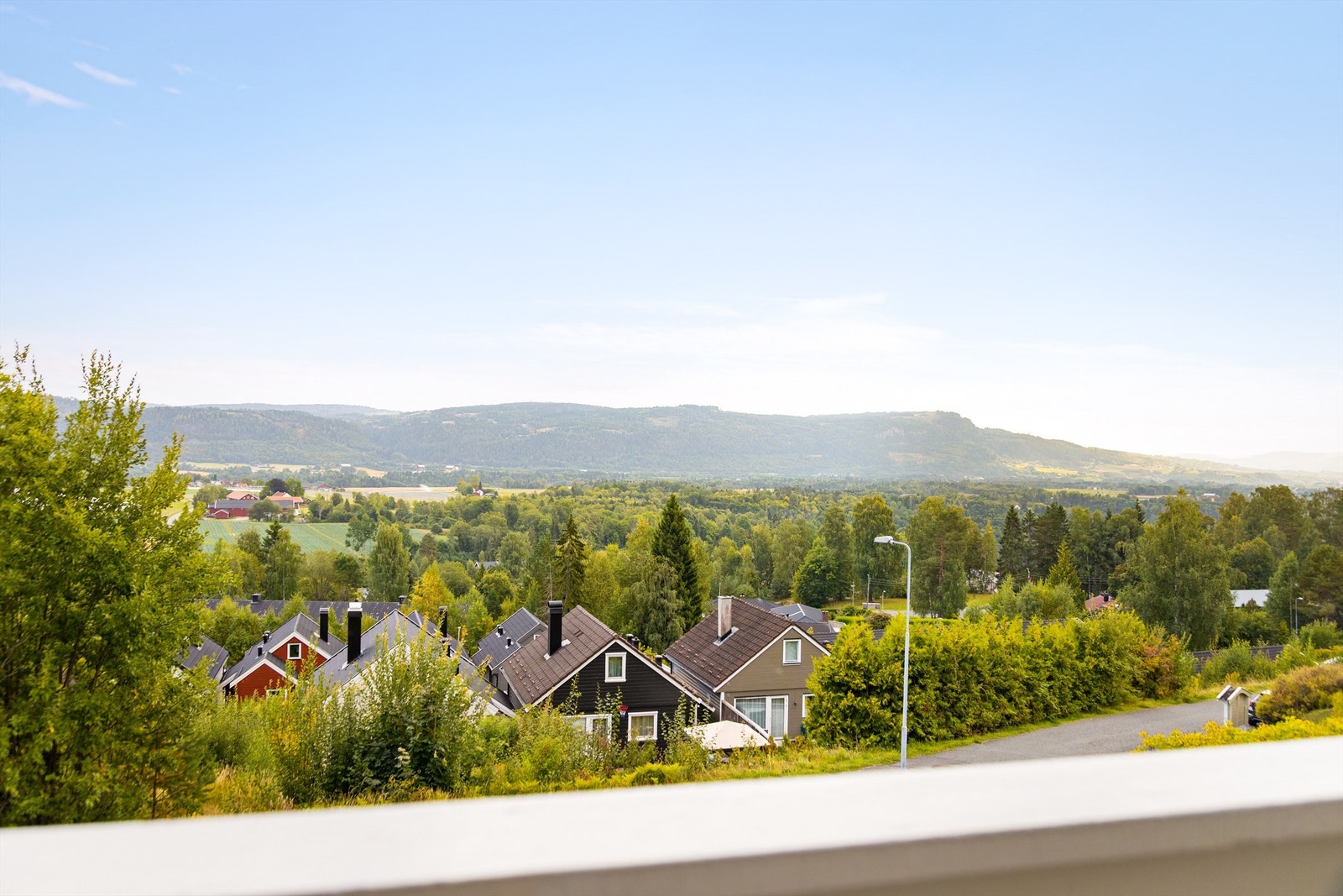 Fin beliggenhet i øverste del av boligfeltet på attraktive Fagerliåsen.
Foto: Stine Prøitz Jørgensen. Galleribilde
