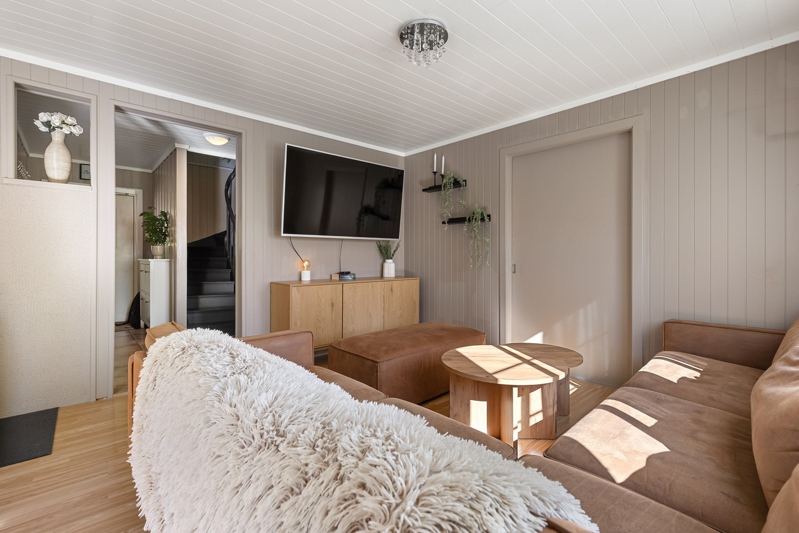 Innbydende stue med god plass til hele storfamilien. Galleribilde