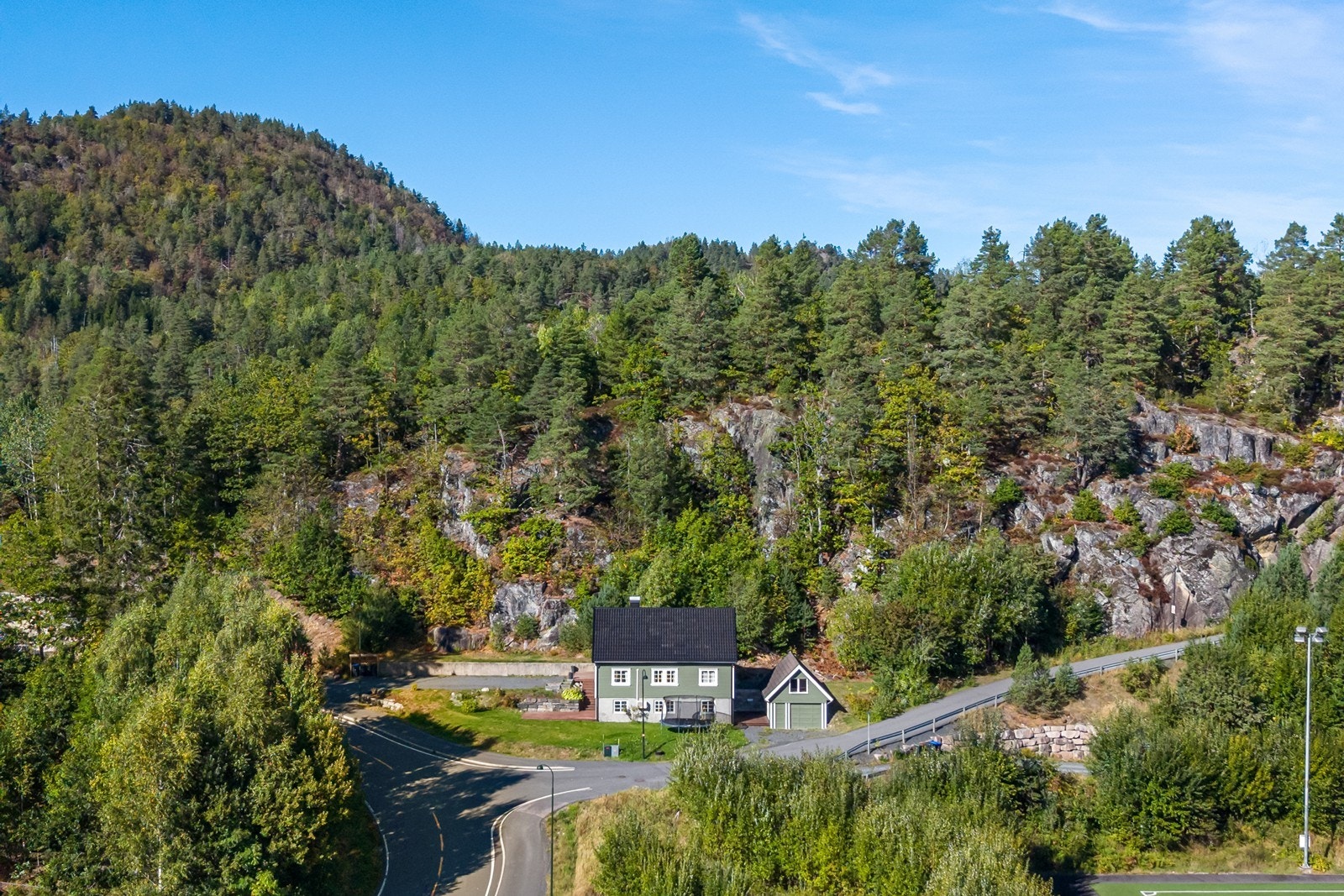 Her bor du med umiddelbar nærhet til idrettsanlegg omringet av den beste naturen Sørlandet har å by på! Galleribilde