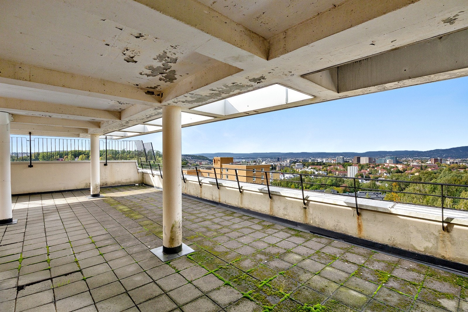 Takterrasse med panorama utsikt Galleribilde