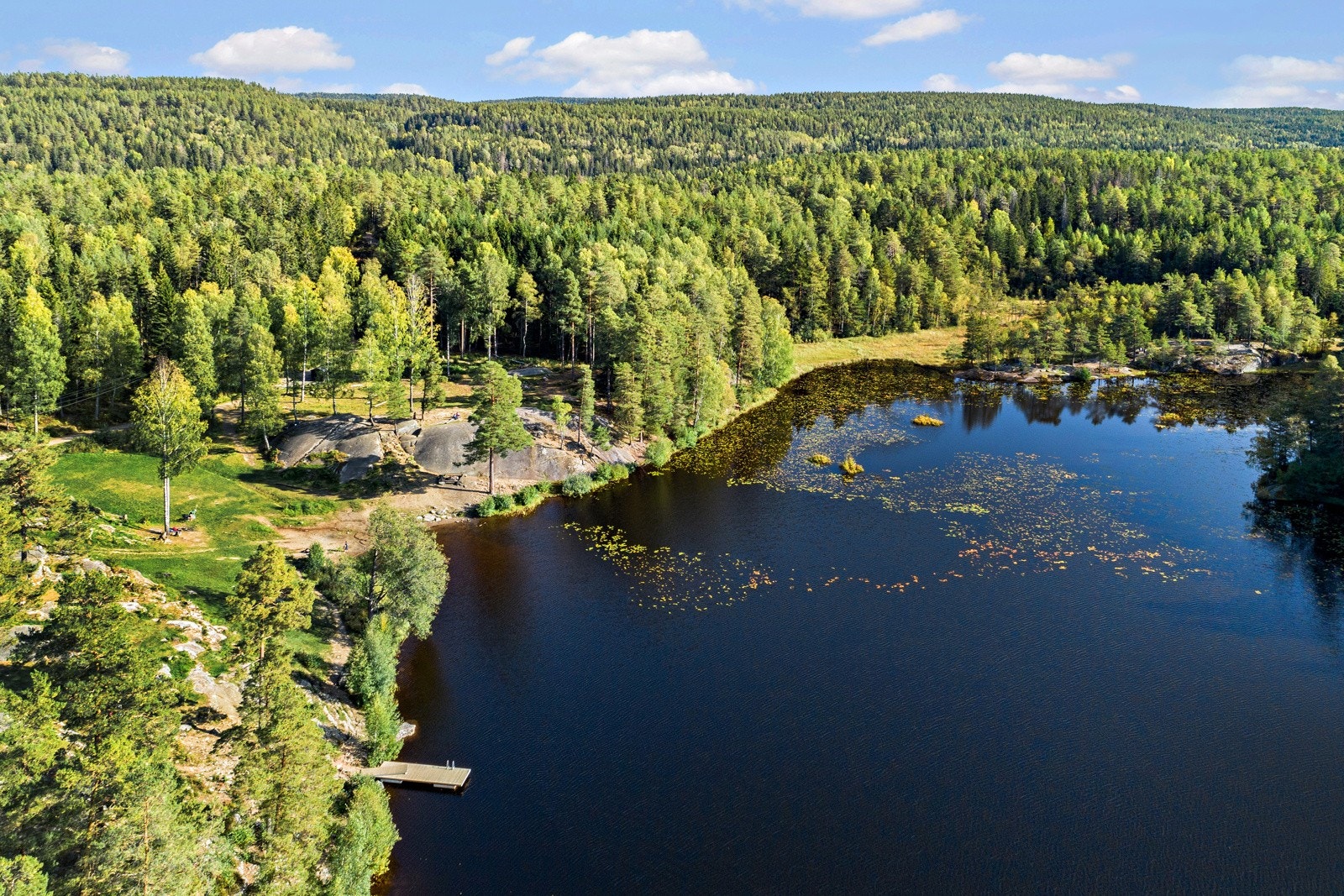 Ulsrudvannet er et populært turmål, og sies å være Oslos varmese badevann. Galleribilde