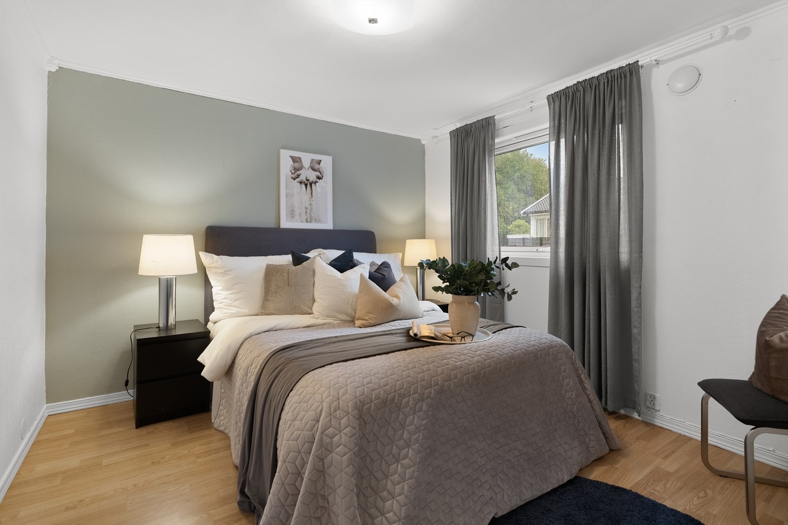 Lyst og pent hovedsoverom! Galleribilde