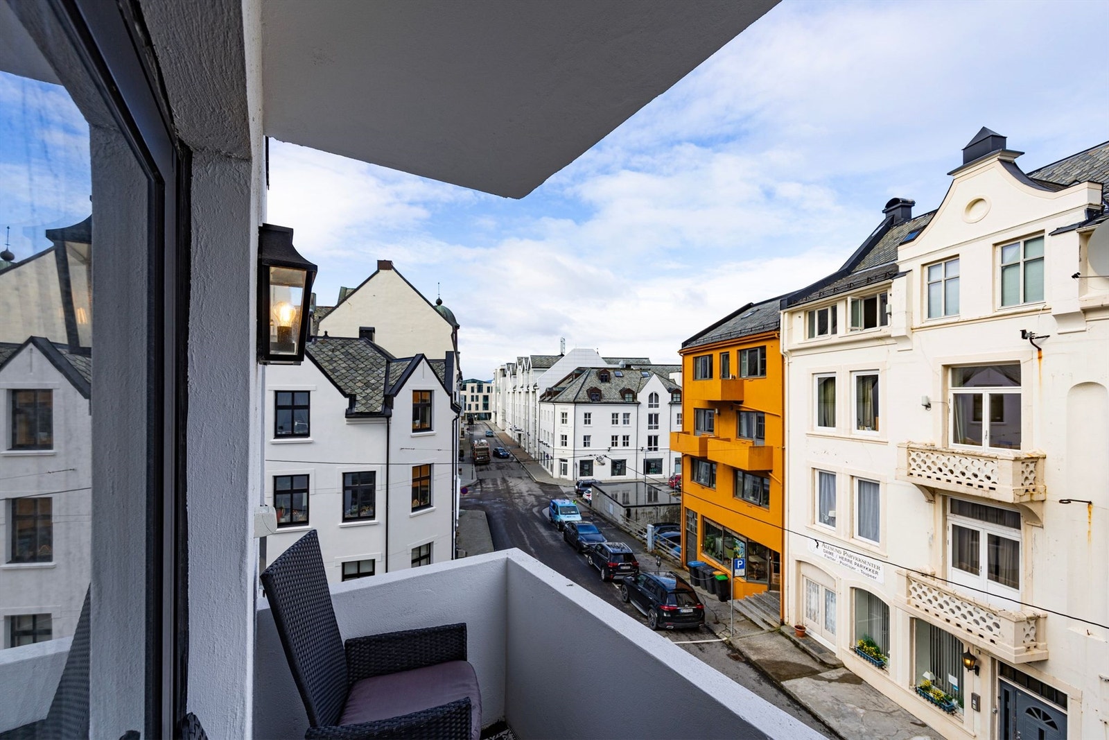 Leiligheten har en attraktiv beliggenhet i byggets 3. etasje, i en gjennomgående oppgradert og velholdt bygård.
Foto: Tommy Rasmussen Galleribilde