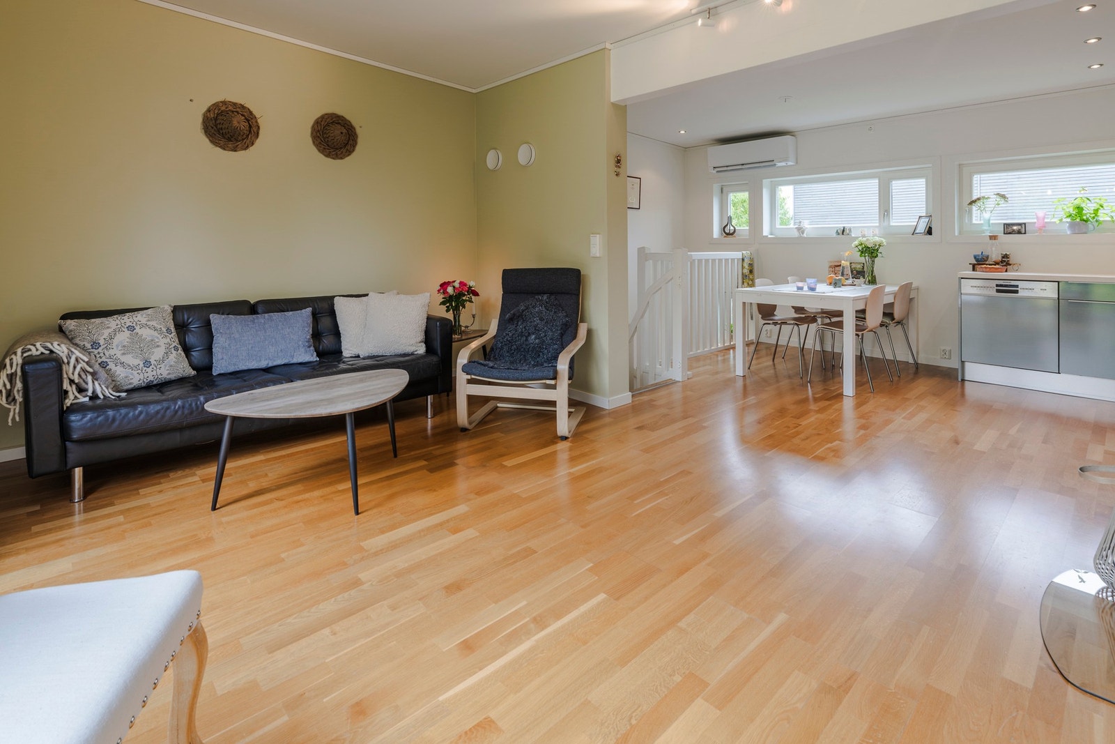 31 m² er viet stue og kjøkken i 2. etasje - og det merkes på den åpne romfølelsen. Galleribilde