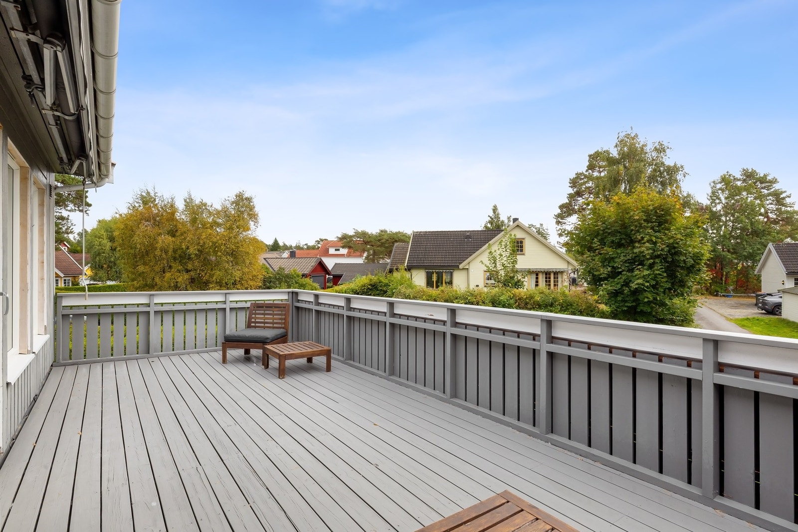 Stor og hyggelig terrasse. Terrassen er sørvendt. Galleribilde