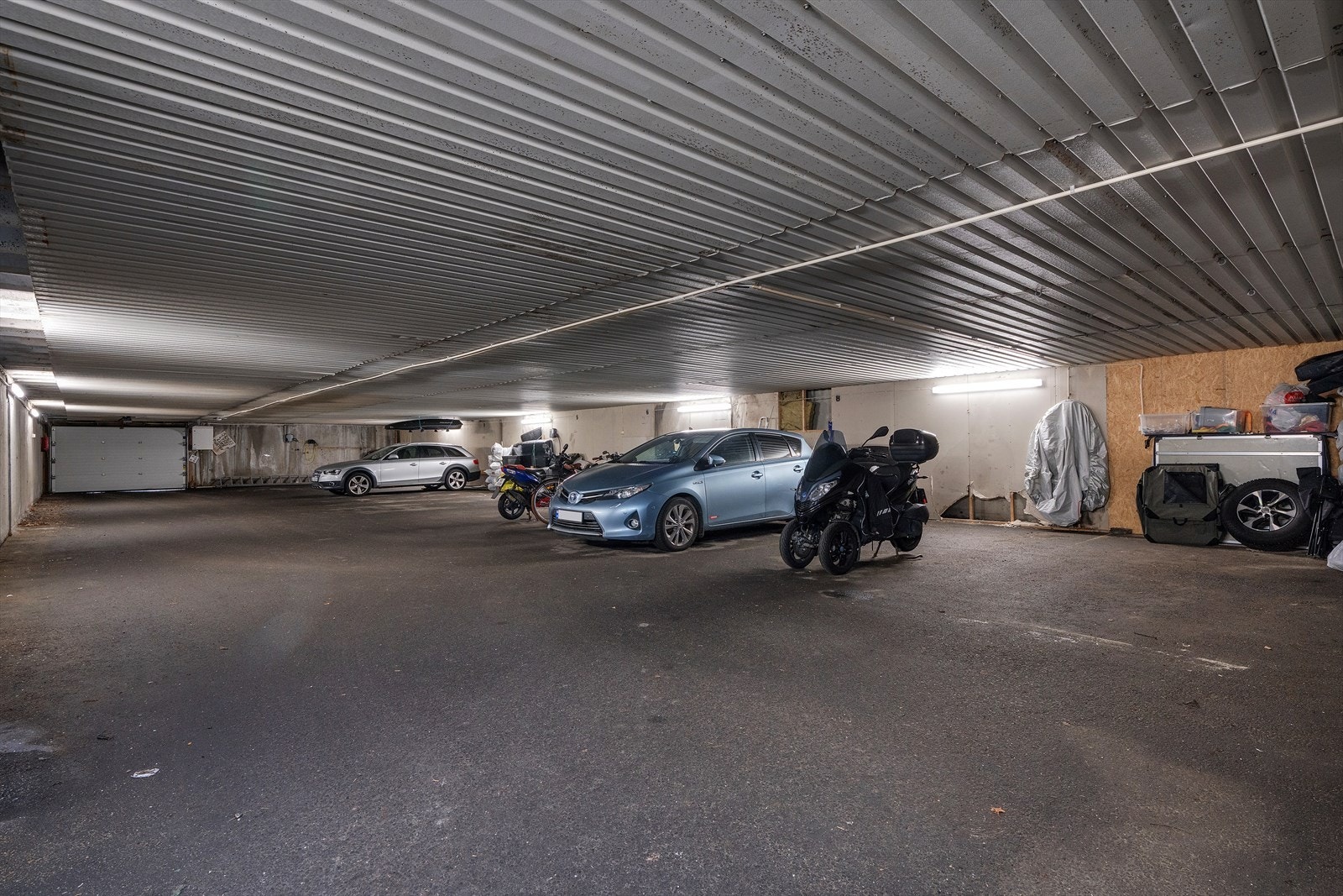 - Seksjonen disponerer fast parkeringsplass i felles garasjeanlegg, markert med nr. 10. Selger opplyser at plassen er klargjort til el-billading - Galleribilde