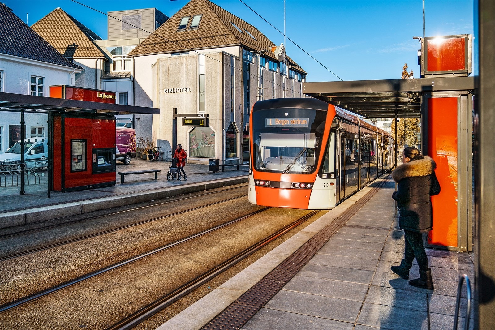- Nærmeste bybanestopp er Nesttun sentrum, ca. 13 minutters gange fra leiligheten, hvor du enkelt kan komme deg til både sentrum og Flesland - Galleribilde