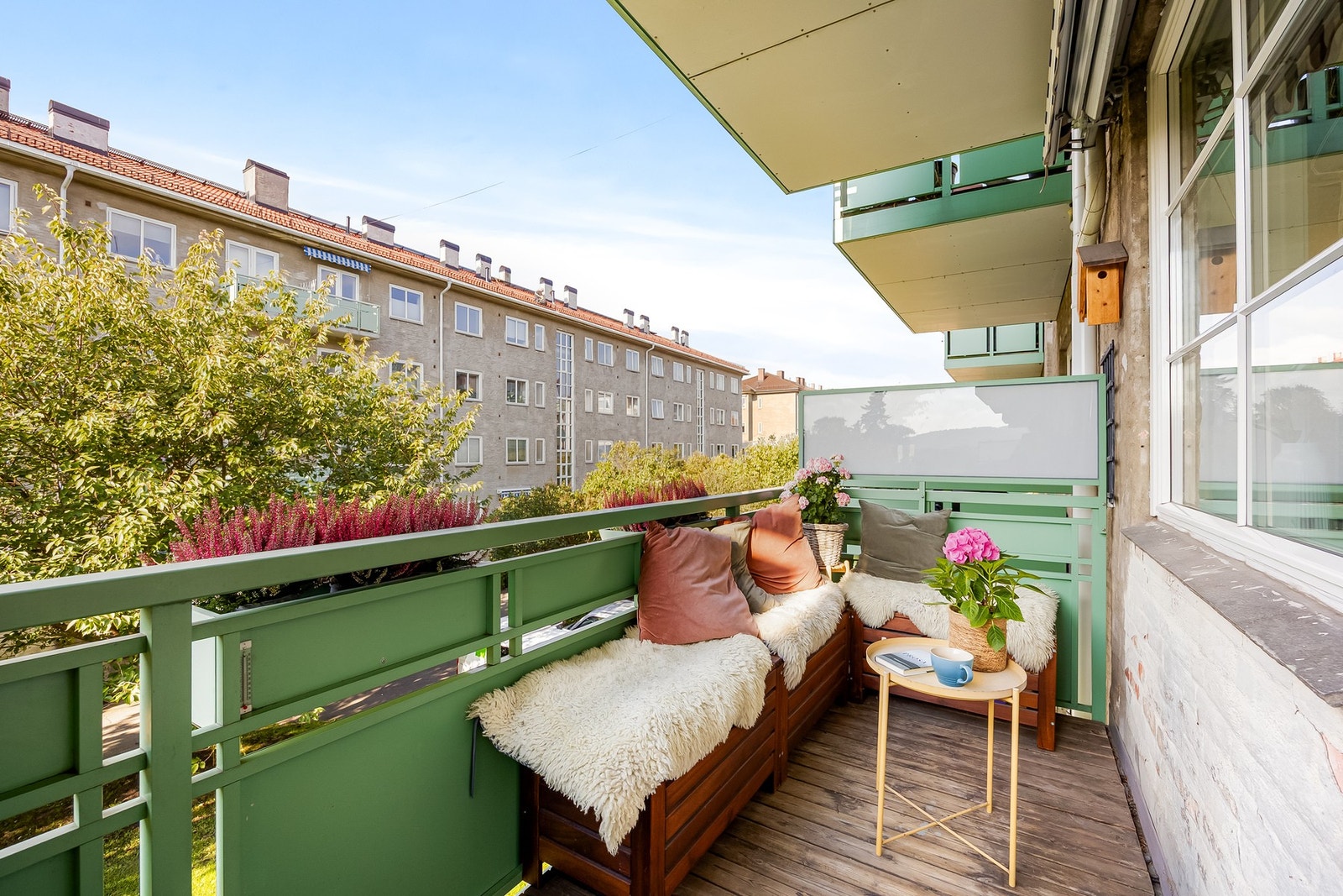 Balkongen på ca. 5 kvm har plass til en hyggelig sittegruppe, perfekt for morgenkaffen! Galleribilde
