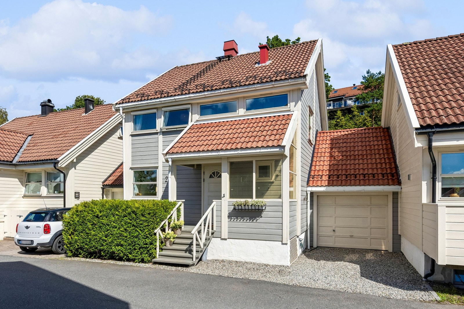 Romslig enebolig i kjede Galleribilde