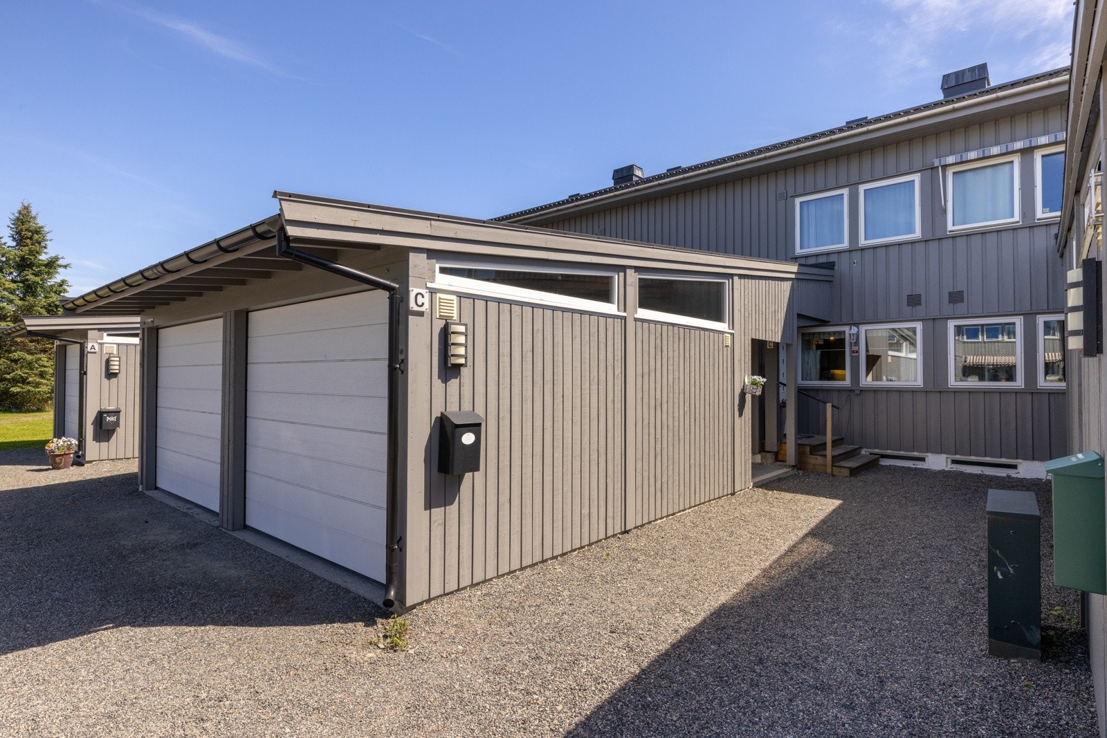 Garasje tilhørende boligen. Galleribilde