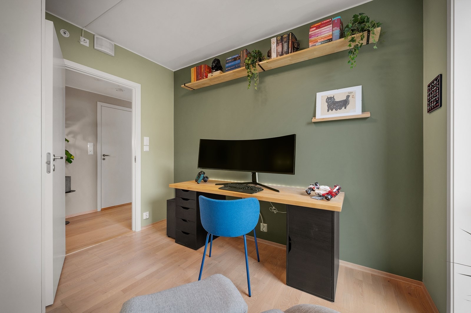 Leiligheten har to gode soverom med god plass til å innrede etter eget ønske! Galleribilde