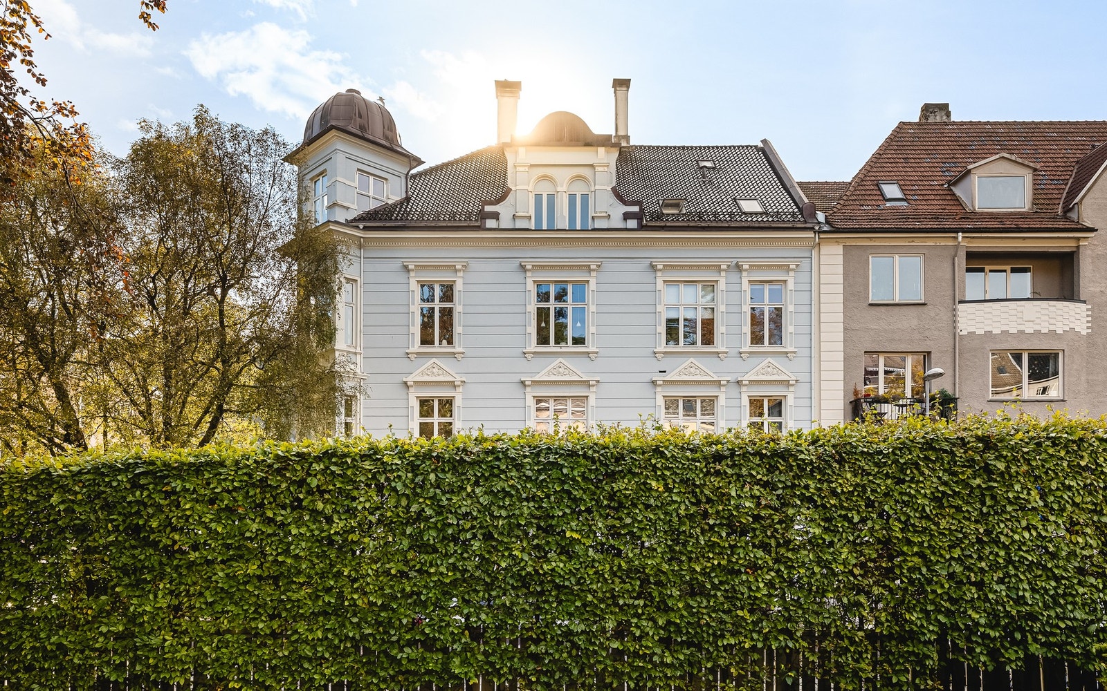 - Området er preget av historiske bygårder, hyggelige gater og et levende kulturliv - Galleribilde