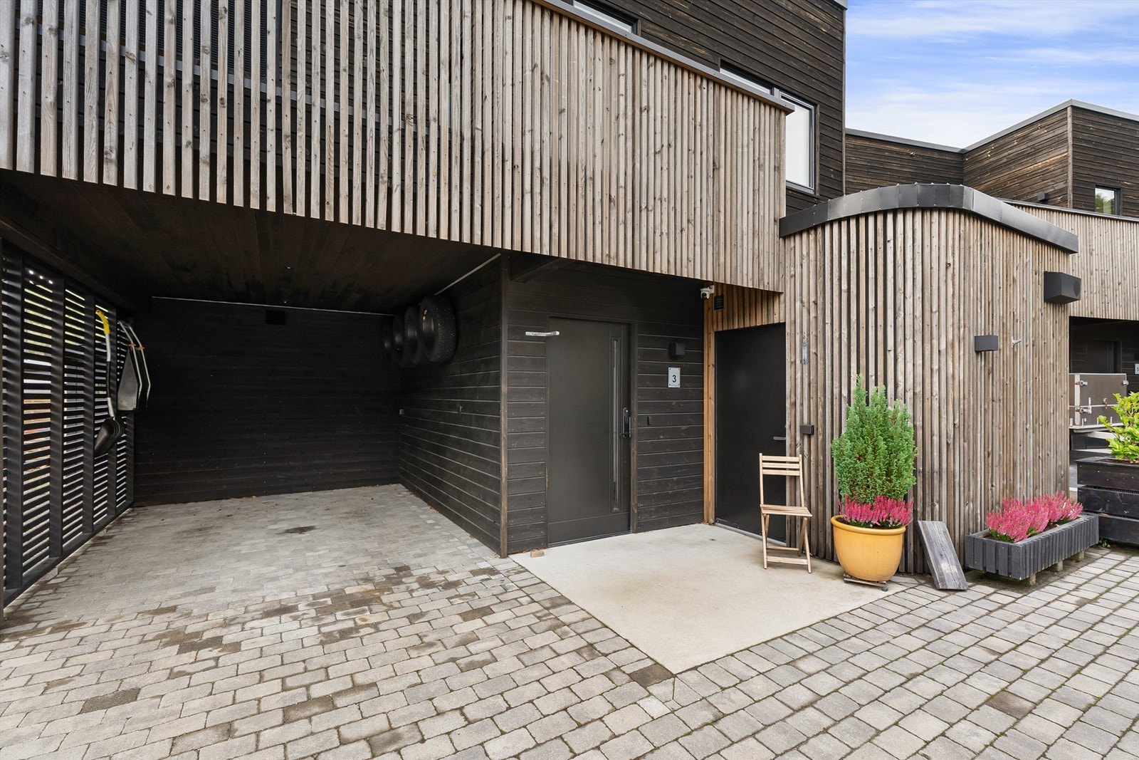 Carport og immgangsparti Galleribilde