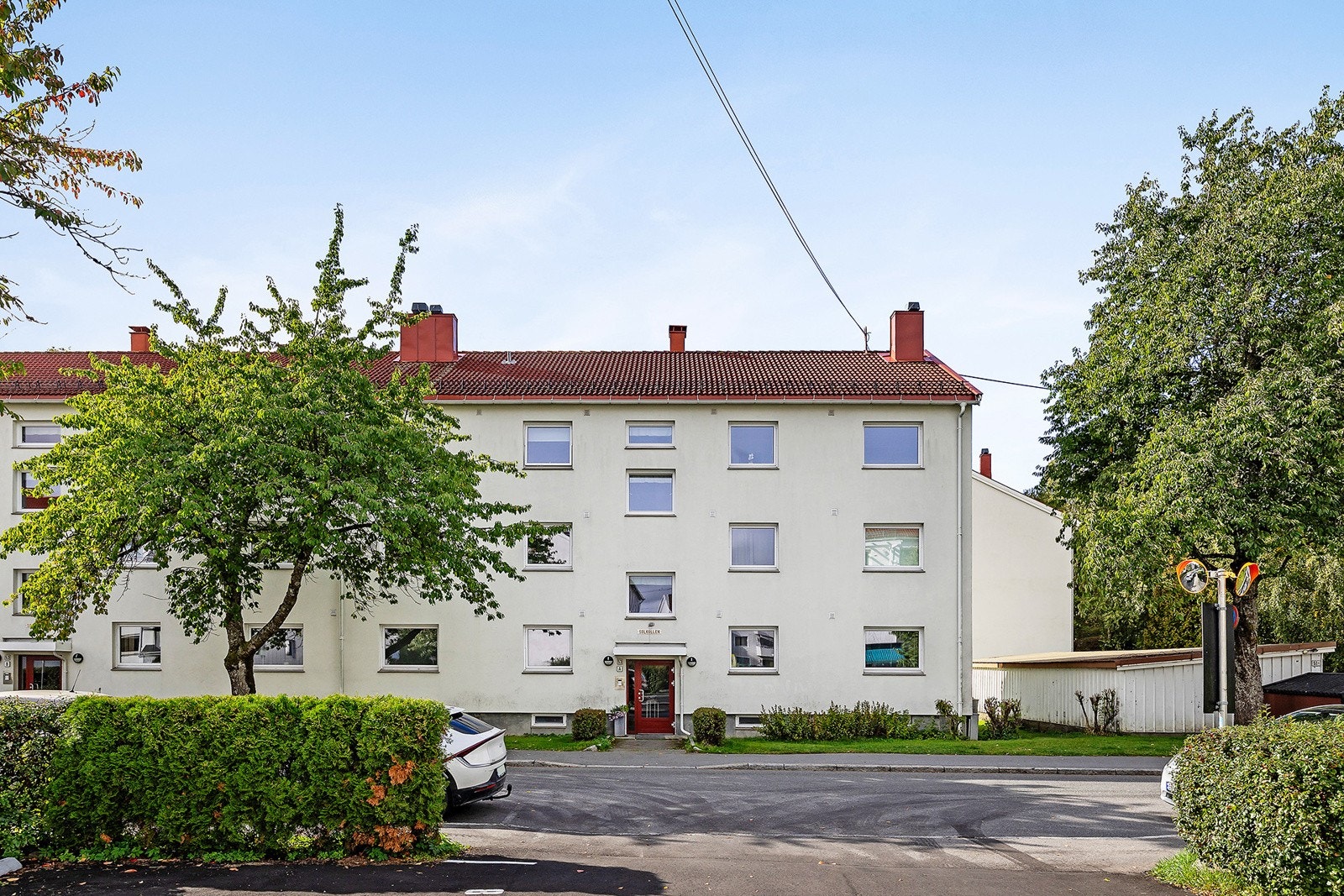 Blokken ligger i rolig og attraktivt boligområde på Lambertseter. Galleribilde