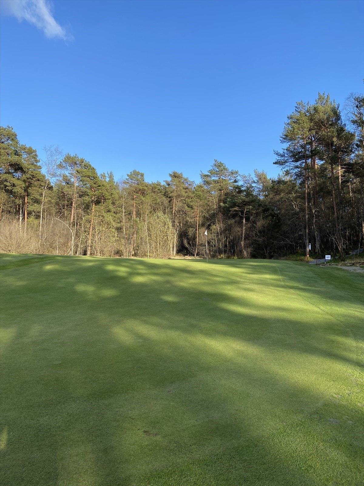 Fana Golfklubb ligger en kort kjøretur unna med baner og treningsfasiliteter. Galleribilde