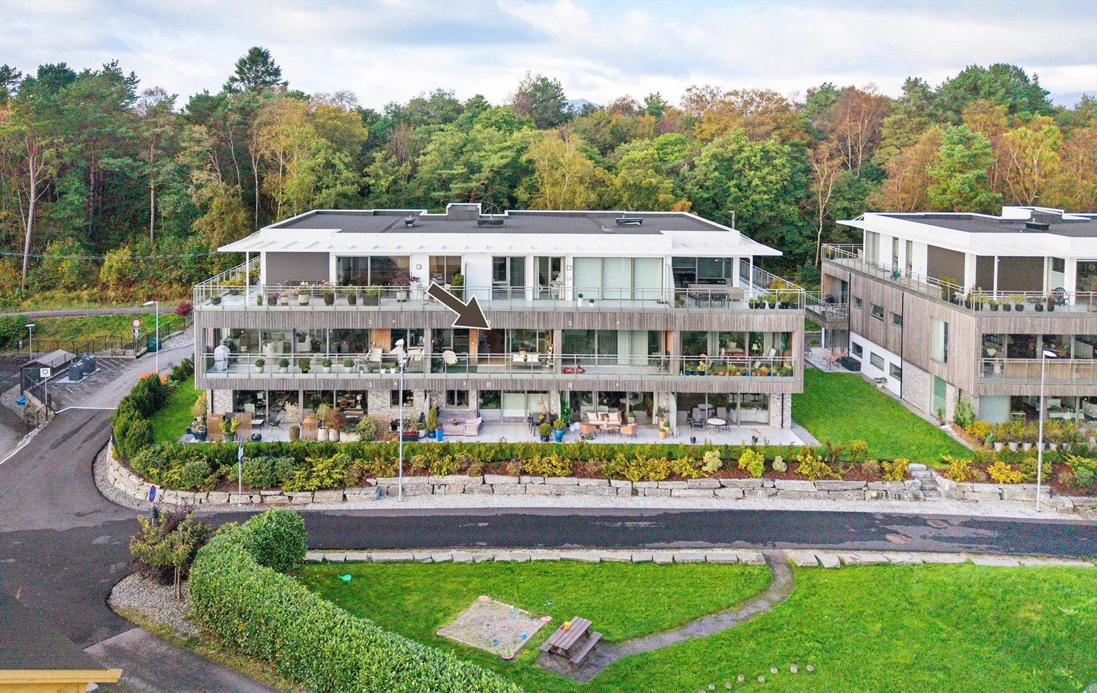 Leilighetsbygget ble oppført i 2017 og er et moderne bygg med god kvalitet på bygning og leiligheter med tidsriktige kvaliteter.
Fotograf: Mats Lie Galleribilde