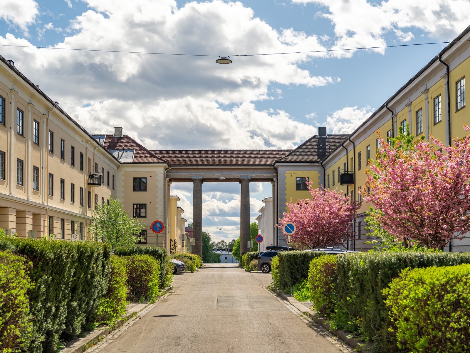 Leiligheten ligger i nydelige og velkjente Søylegården, oppført i 1926. Her er det fint å bo! Galleribilde