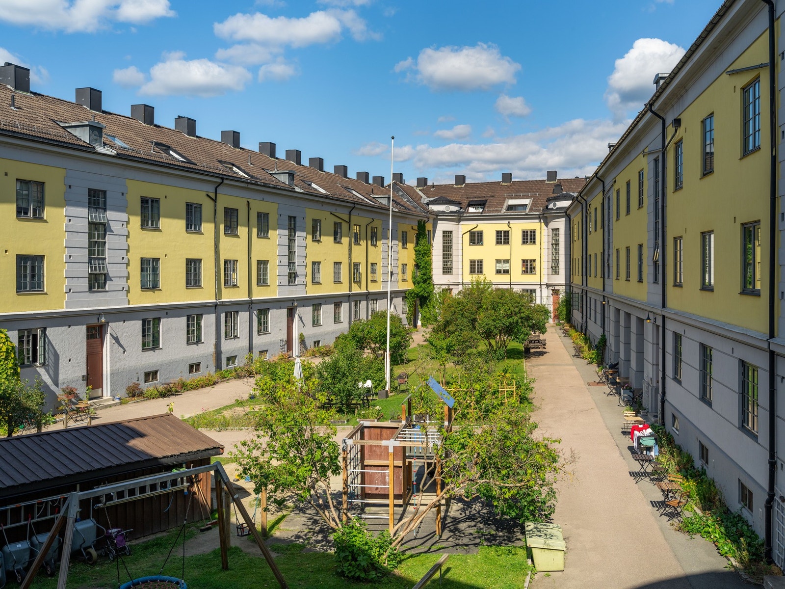 Og dette er bakgården du har rett utenfor kjøkkenvinduet. Mer om dette senere! Galleribilde