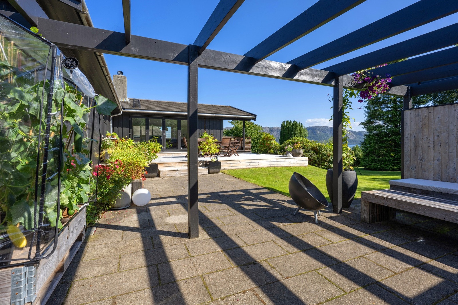 Trivelig pergola Galleribilde