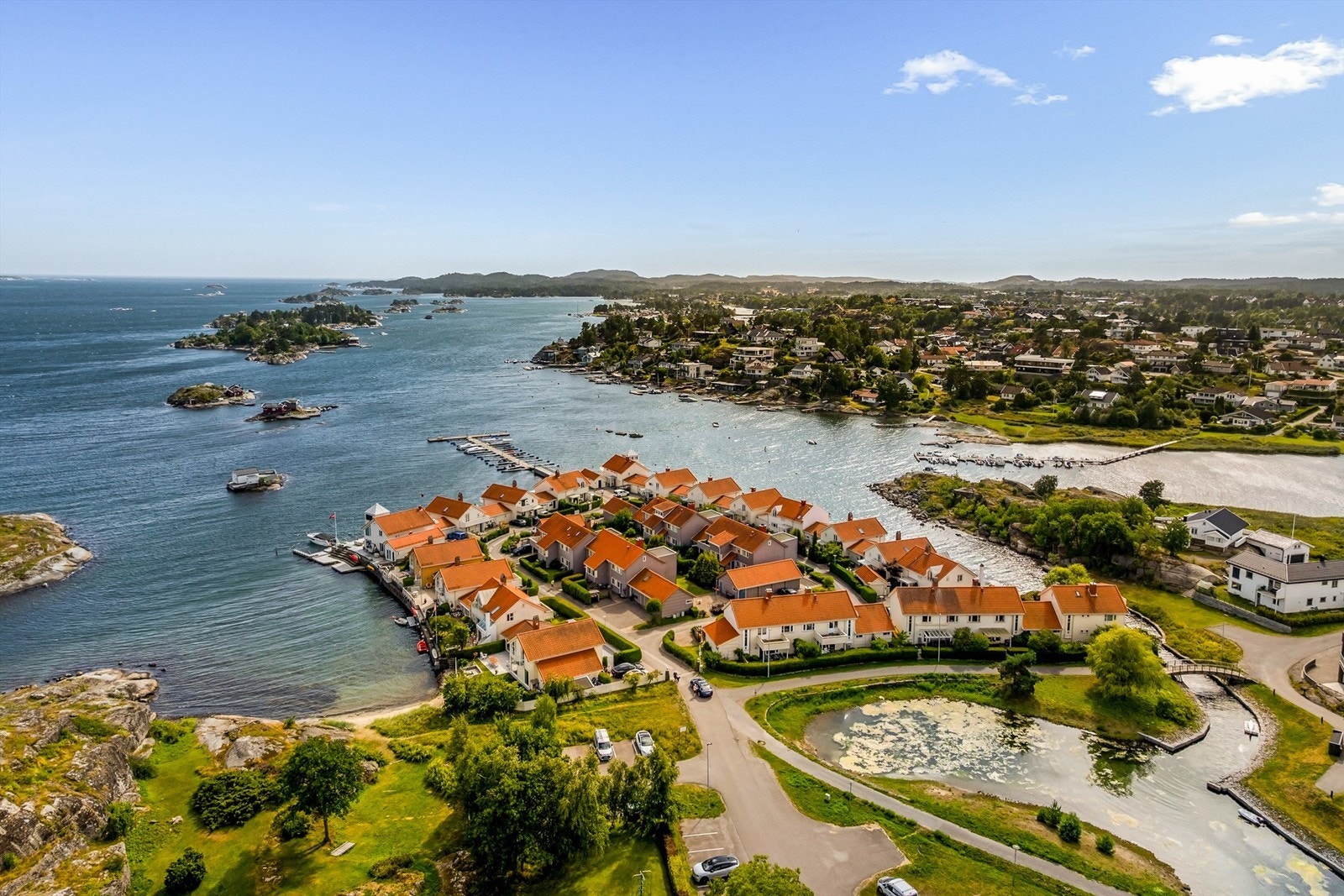 Thorsholmen er et av Sandefjords mest ettertraktede og eksklusive boligområder, kjent for sin unike beliggenhet helt ved Sandefjordsfjorden. Galleribilde
