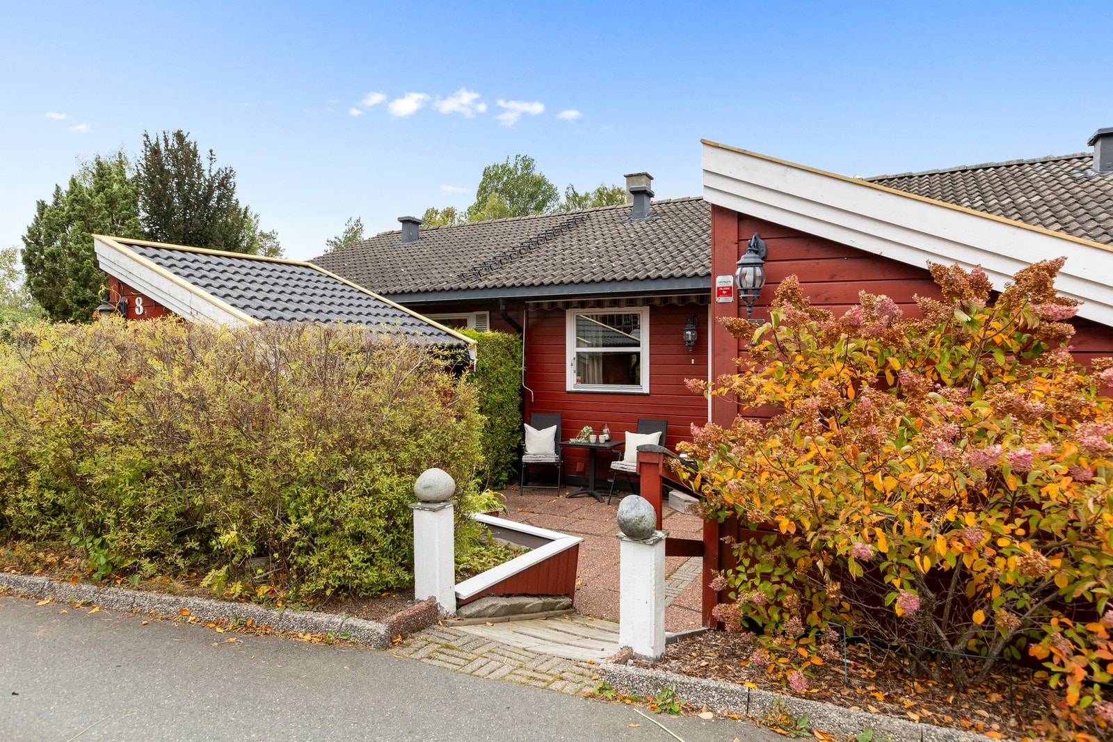 Huset har en fin og skjermet beliggenhet med lite innsyn. Galleribilde