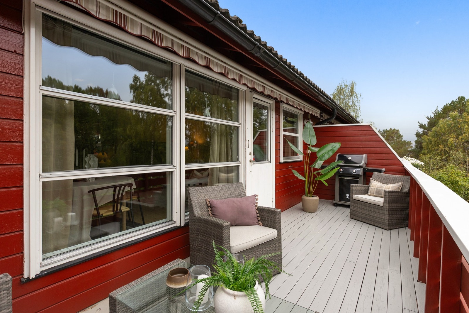 Fra stuen har du utgang til denne deilige balkongensom. Galleribilde