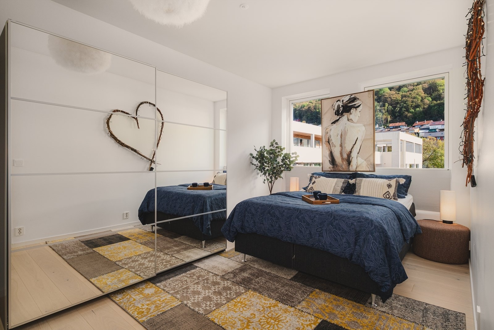 Hovedsoverommet på ca. 13,7 m² har god plass til dobbeltseng og nattbord. Galleribilde
