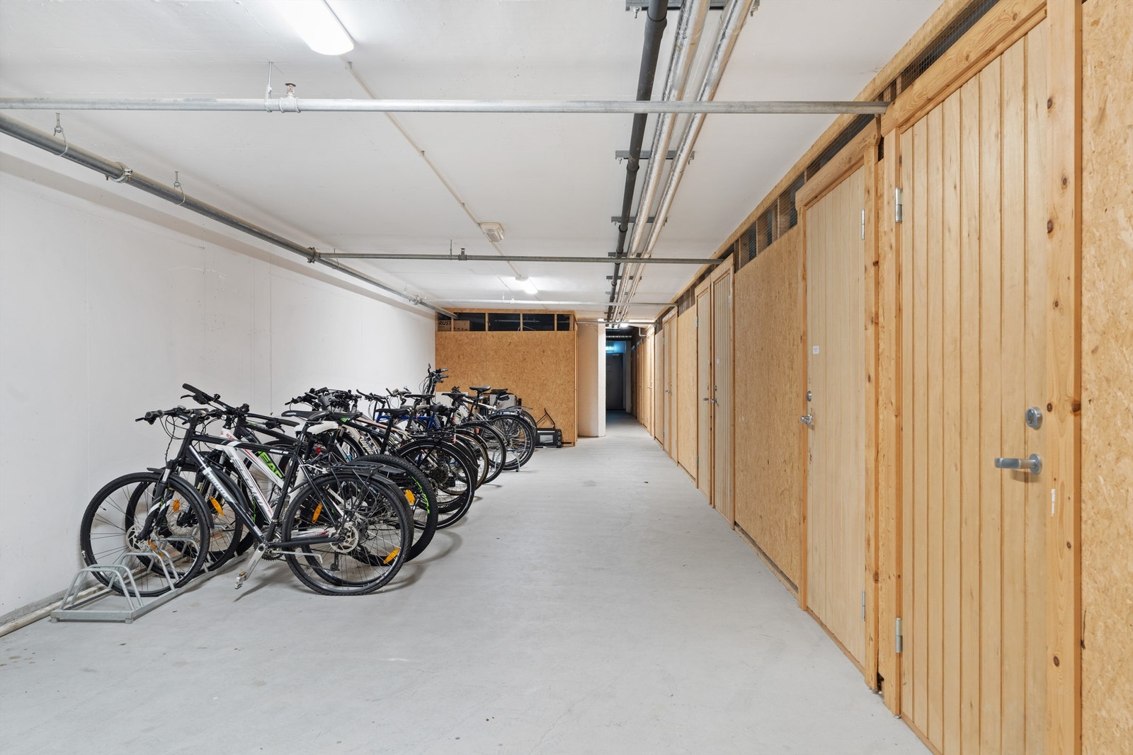 Sykkelparkering for beboere. Galleribilde