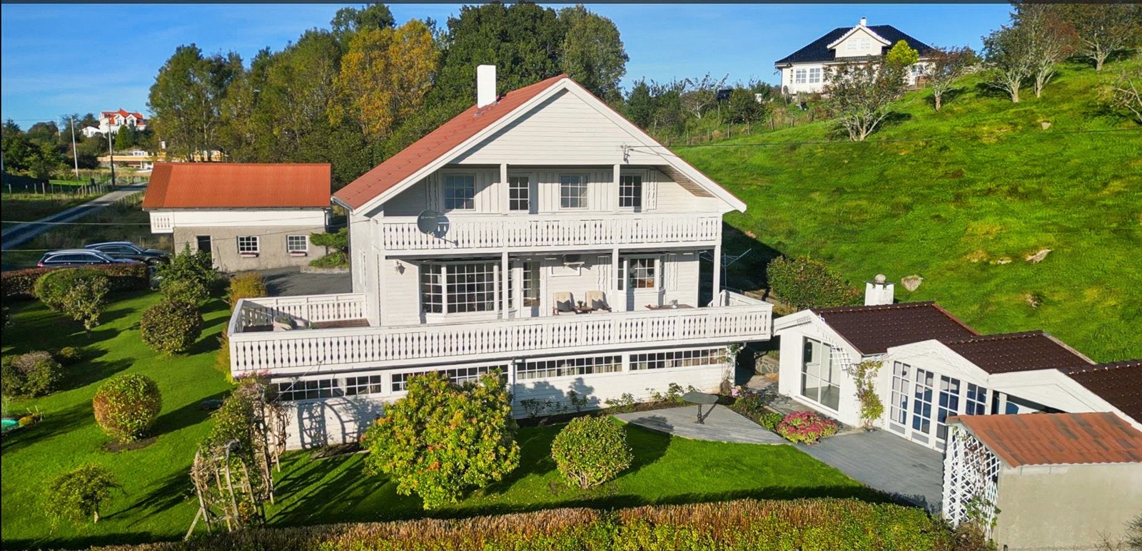 Huset er tegnet av Florvåg Bruk, kjent for sine karakteristiske boligmodeller og solide håndverkstradisjoner Galleribilde