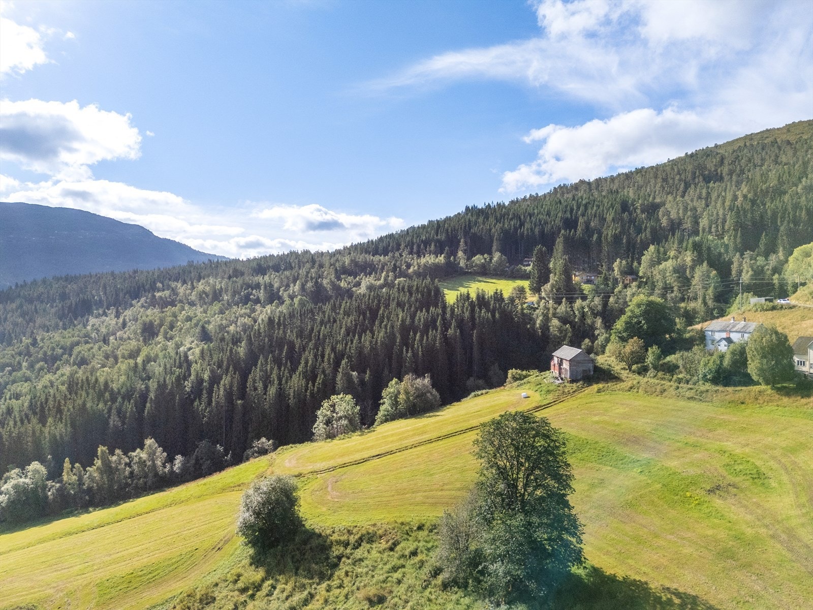 Har du spørsmål til boligen eller ønsker du visning? Kontakt megler Even Lindseth på tlf. 98 23 96 56 eller e-post el@proaktiv.no. Galleribilde