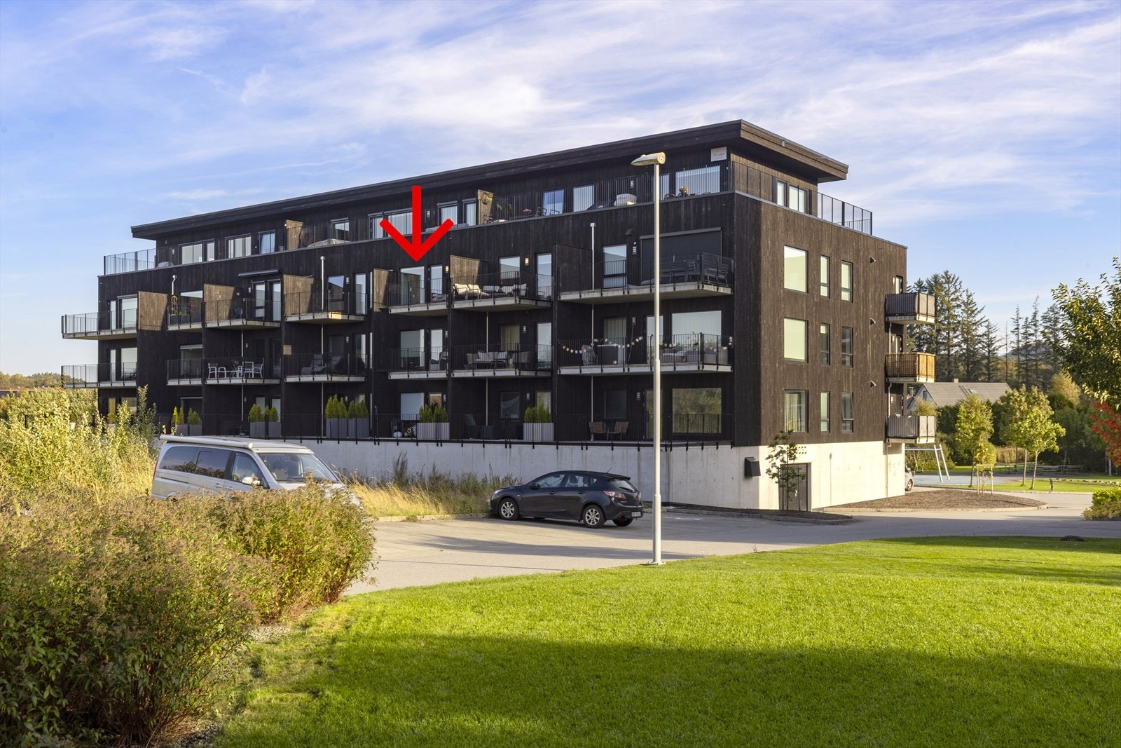 Leiligheten har en fin plassering i 3.etasje. Nyere boligblokk som ble bygget i 2024. Galleribilde
