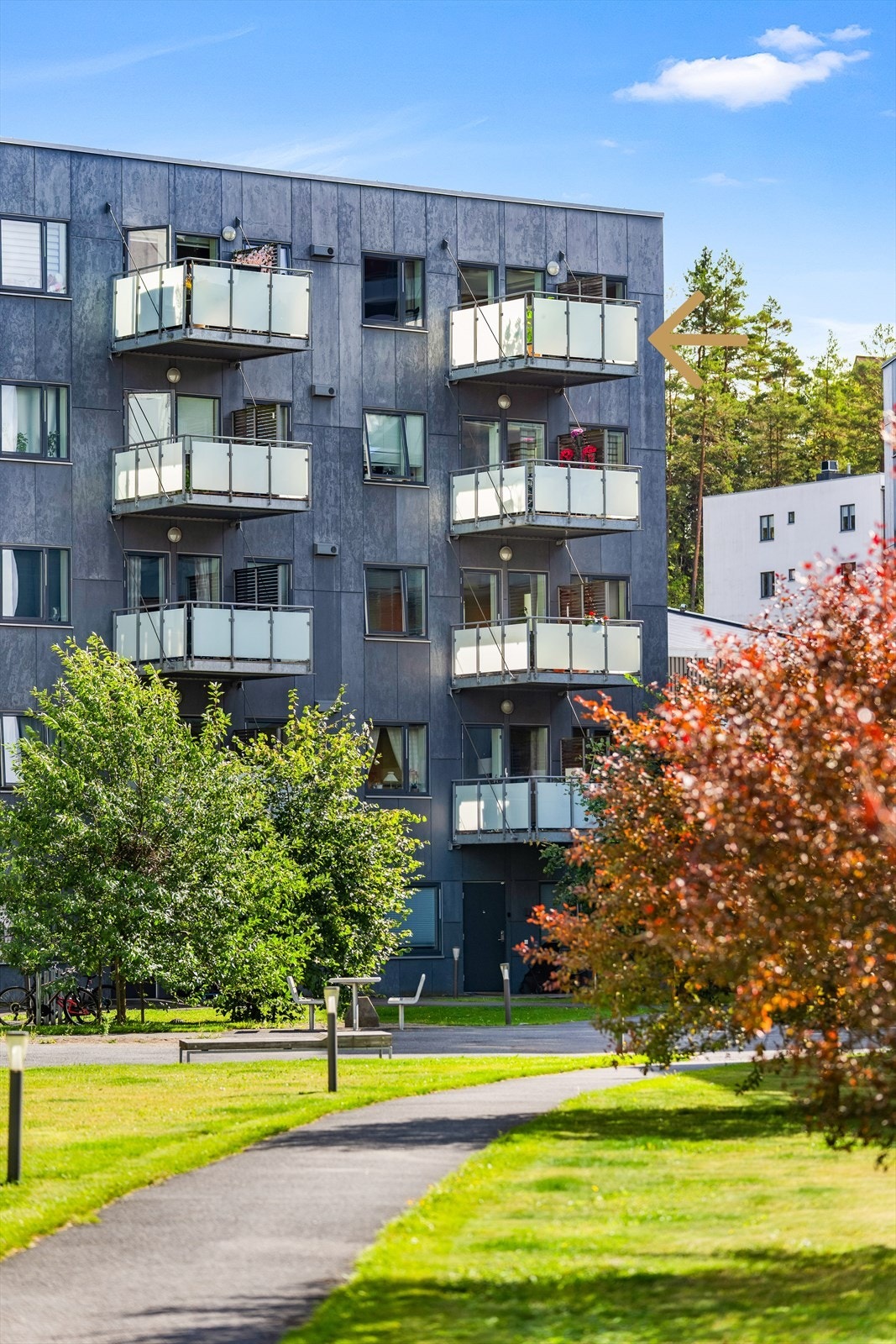 Koselig og barnevennlig område rundt blokken Galleribilde
