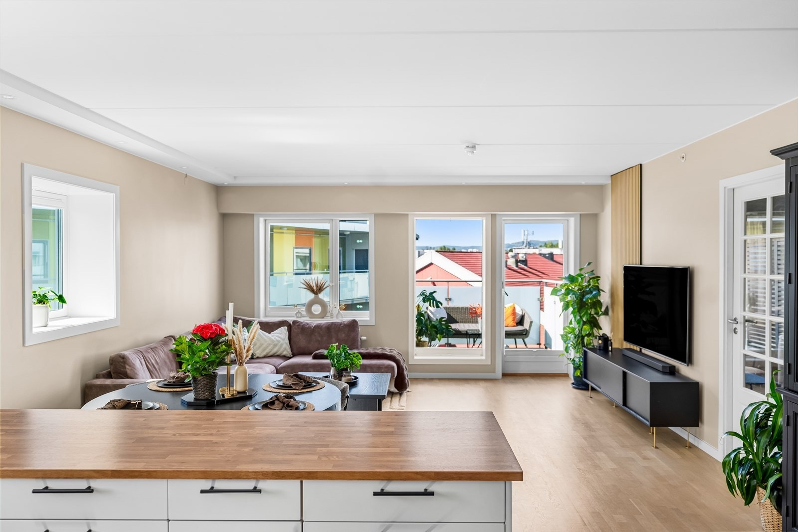 Videre er det utgang til en herlig balkong på 6,5 m². Galleribilde