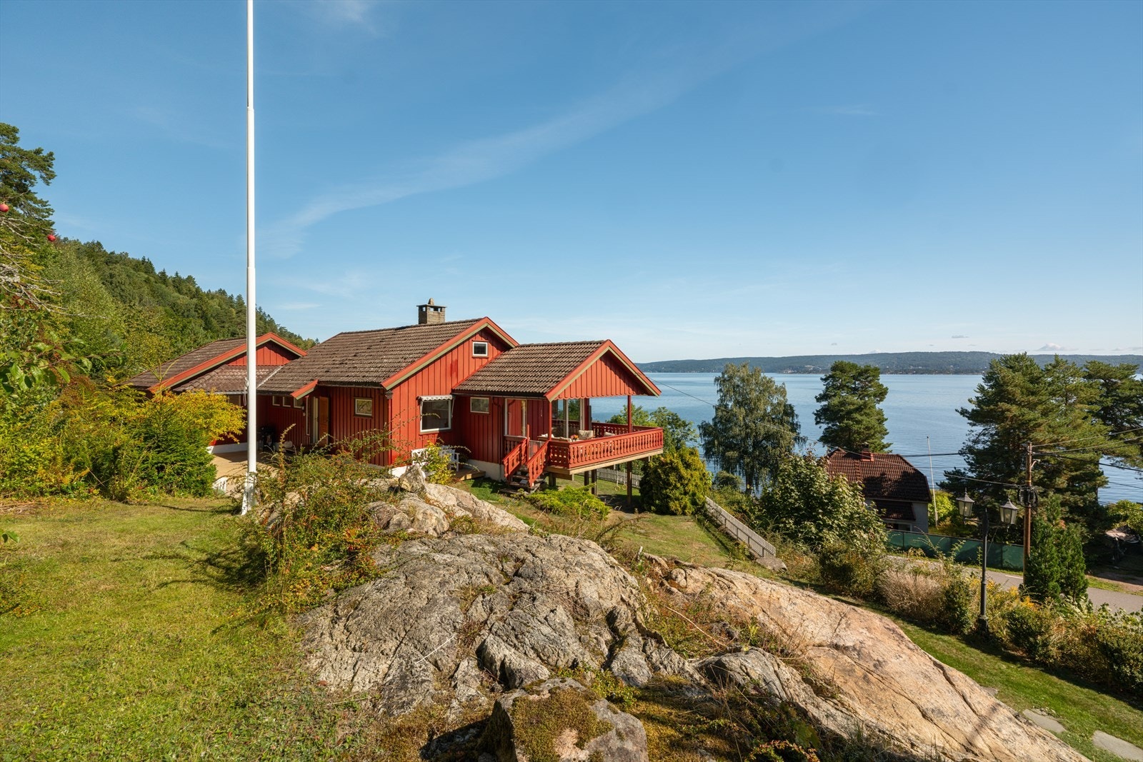Velkommen til Sundbyveien 53, presentert av Alexander Fossum i Nordvik Asker. Foto: Joakim Karlsen. Galleribilde