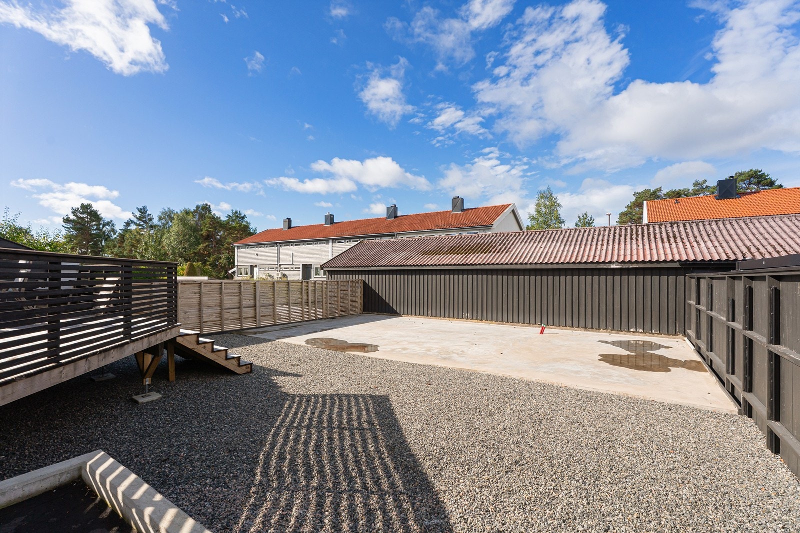 Stort potensiale for gressplen, utekjøkken, kjøkkenhage eller lignende. Galleribilde