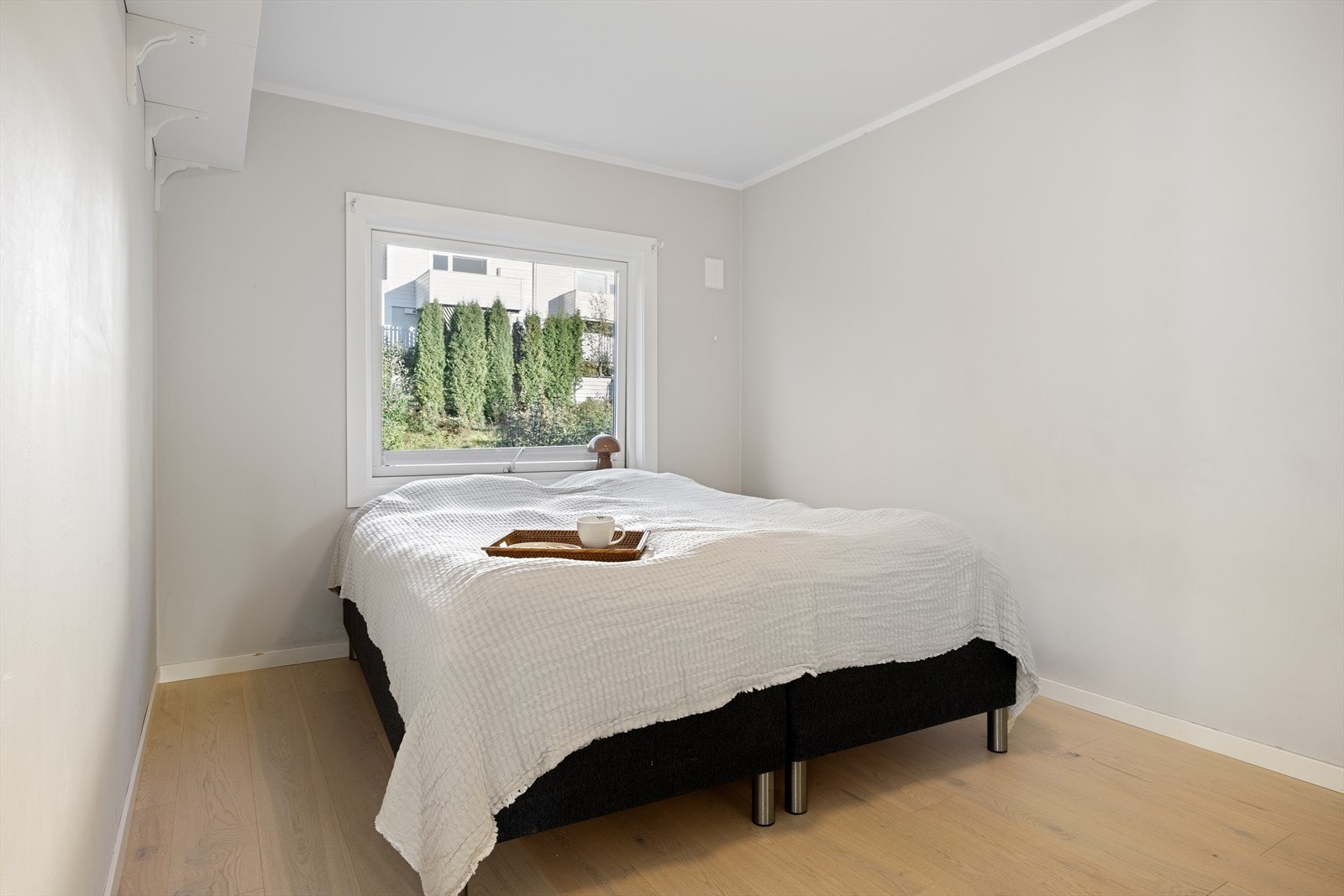 Leiligheten har to romslige soverom på henholdsvis ca. 14,6 m² og 12 m². Galleribilde